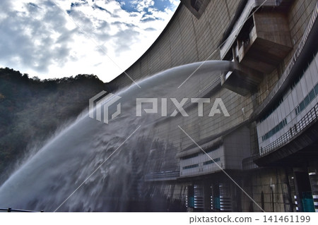 廣島,貫井水壩,水壩洩洪 廣島,貫井水壩,水壩洩洪 141461199