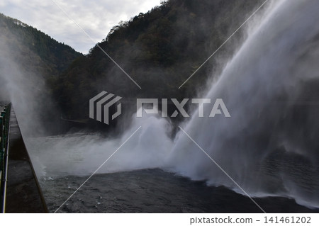 廣島,貫井水壩,水壩洩洪 廣島,貫井水壩,水壩洩洪 141461202