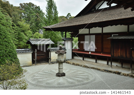 雲龍院的夏日:黎明殿前的燈籠與花園(京都市東山區) 雲龍院的夏日:黎明殿前的燈籠與花園(京都市東山區) 141461543