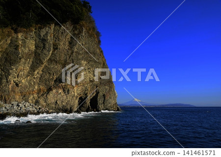 View of Mt. Fuji and the cliffs of Mt. Kokuzo jutting out into the sea from Hamatome Beach - January, Yaizu 37: View of Mt. Fuji, Mt. Kokuzo, and Hamatome Beach View of Mt. Fuji and the cliffs of Mt. Kokuzo jutting out into the sea from Hamatome Beach - January, Yaizu 37: View of Mt. Fuji, Mt. Kokuzo, and Hamatome Beach 141461571