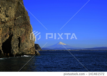 View of Mt. Fuji and the cliffs of Mt. Kokuzo jutting out into the sea from Hamatome Beach - January, Yaizu 53: View of Mt. Fuji, Mt. Kokuzo, and Hamatome Beach View of Mt. Fuji and the cliffs of Mt. Kokuzo jutting out into the sea from Hamatome Beach - January, Yaizu 53: View of Mt. Fuji, Mt. Kokuzo, and Hamatome Beach 141461572