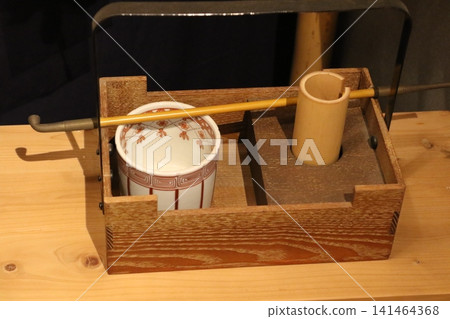A traditional kiseru (pipe) and tobacco tray that convey the smoking culture of the Edo period. A traditional kiseru (pipe) and tobacco tray that convey the smoking culture of the Edo period. 141464368