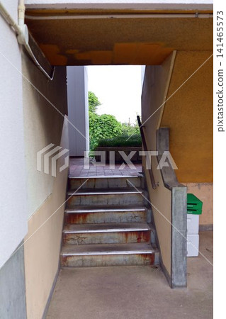 Everyday scenes in a housing complex in June Everyday scenes in a housing complex in June 141465573
