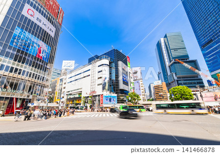 東京,黃金週期間的澀谷十字路口(部分柔焦) 東京,黃金週期間的澀谷十字路口(部分柔焦) 141466878