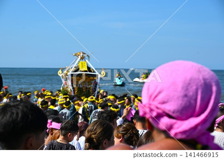Scenes from the Hamakoshi Festival, Kanagawa Prefecture Scenes from the Hamakoshi Festival, Kanagawa Prefecture 141466915