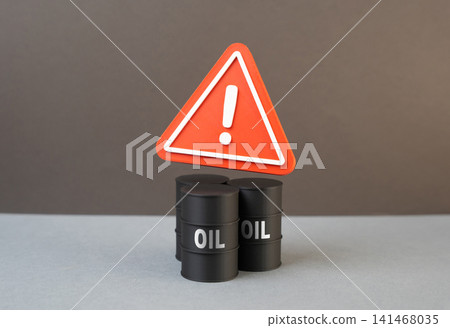 Oil warning. Instability in the oil market. Delays and disruptions in energy supplies, logistics problems. Oil warning. Instability in the oil market. Delays and disruptions in energy supplies, logistics problems. 141468035