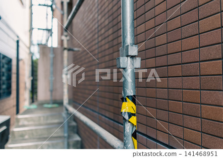 Scaffolding for exterior walls during large-scale renovation work on condominiums Scaffolding for exterior walls during large-scale renovation work on condominiums 141468951