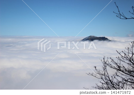 石槌岳、天狗岳、墓園嶺、南千峰、愛媛縣最高峰、壯麗景色、健行、多變路線、陡峭懸崖、自然環境 石槌岳、天狗岳、墓園嶺、南千峰、愛媛縣最高峰、壯麗景色、健行、多變路線、陡峭懸崖、自然環境 141471972