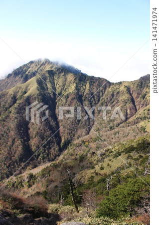 石槌岳、天狗岳、墓園嶺、南千峰、愛媛縣最高峰、壯麗景色、健行、多變路線、陡峭懸崖、自然環境 石槌岳、天狗岳、墓園嶺、南千峰、愛媛縣最高峰、壯麗景色、健行、多變路線、陡峭懸崖、自然環境 141471974