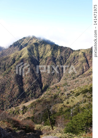 石槌岳、天狗岳、墓園嶺、南千峰、愛媛縣最高峰、壯麗景色、健行、多變路線、陡峭懸崖、自然環境 石槌岳、天狗岳、墓園嶺、南千峰、愛媛縣最高峰、壯麗景色、健行、多變路線、陡峭懸崖、自然環境 141471975