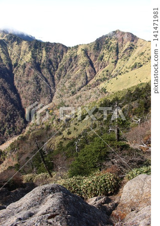 石槌岳、天狗岳、墓園嶺、南千峰、愛媛縣最高峰、壯麗景色、健行、多變路線、陡峭懸崖、自然環境 141471981
