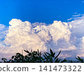 炎炎夏日，藍天白雲。 141473322