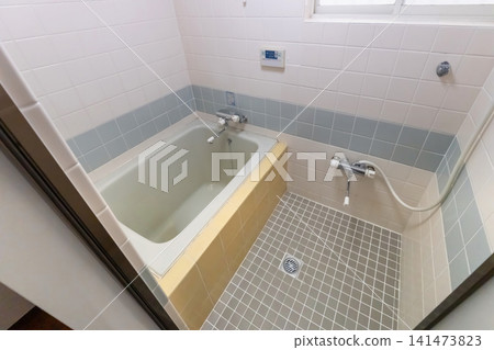 Bathroom in an older, pre-built house before renovation. Bathroom in an older, pre-built house before renovation. 141473823