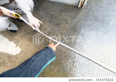 Architects who confirm the location of setbacks for home reconstruction. Architects who confirm the location of setbacks for home reconstruction. 141473828
