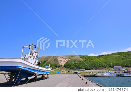 西稚內漁港,位於北海道北部的一個小漁港 西稚內漁港,位於北海道北部的一個小漁港 141474874