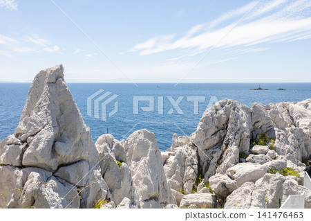 The complex cracks and rock surface texture of the white limestone created by nature. The complex cracks and rock surface texture of the white limestone created by nature. 141476463