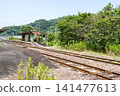 豐津月台和當地列車軌道的夏季景色 141477613