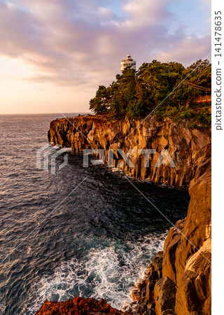 (Shizuoka Prefecture) Higashi-Izu, Jogasaki Coast: Kadowakisaki Lighthouse and suspension bridge bathed in the morning sun. (Shizuoka Prefecture) Higashi-Izu, Jogasaki Coast: Kadowakisaki Lighthouse and suspension bridge bathed in the morning sun. 141478635