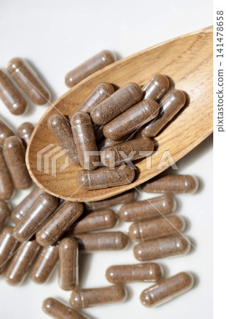 透明膠囊裝米糠粉;米糠補充劑 透明膠囊裝米糠粉;米糠補充劑 141478658