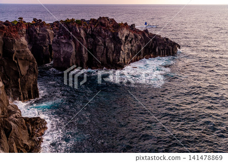 (Shizuoka Prefecture) East Izu, Jogasaki Coast: Fishing boats sailing offshore (Shizuoka Prefecture) East Izu, Jogasaki Coast: Fishing boats sailing offshore 141478869