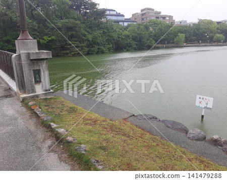 河流和橋樑;從橋上看到的景色 河流和橋樑;從橋上看到的景色 141479288