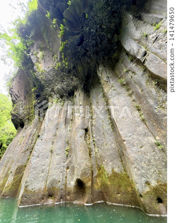 The Manai Falls and the magnificent columnar jointed gorge scenery can be seen in Takachiho Gorge in Takachiho Town, Miyazaki Prefecture. 141479650