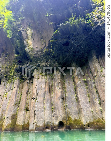 The Manai Falls and the magnificent columnar jointed gorge scenery can be seen in Takachiho Gorge in Takachiho Town, Miyazaki Prefecture. The Manai Falls and the magnificent columnar jointed gorge scenery can be seen in Takachiho Gorge in Takachiho Town, Miyazaki Prefecture. 141479655