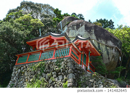 Gotobiki Rock at Kamikura Shrine Gotobiki Rock at Kamikura Shrine 141482645