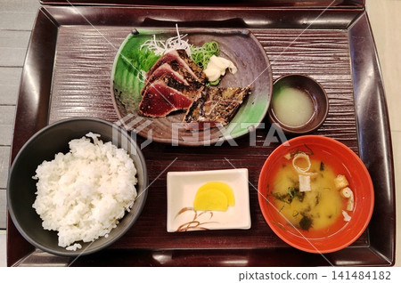 草烤鰹魚刺身套餐 草烤鰹魚刺身套餐 141484182