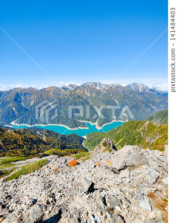 秋季徒步攀登哈里諾基山和蓮華山(從哈里諾基山頂峰可眺望黑部湖、立山和劍山) 秋季徒步攀登哈里諾基山和蓮華山(從哈里諾基山頂峰可眺望黑部湖、立山和劍山) 141484403