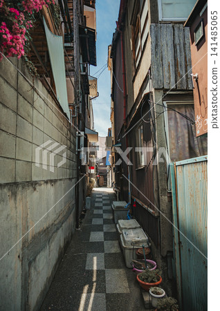 A picturesque scene of a back alley [Matsumoto City] 141485065