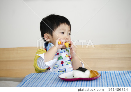一個孩子 141486814