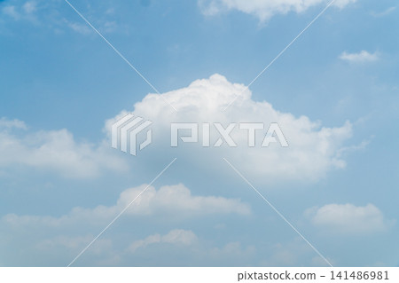 炎炎夏日，陰雲密布 141486981