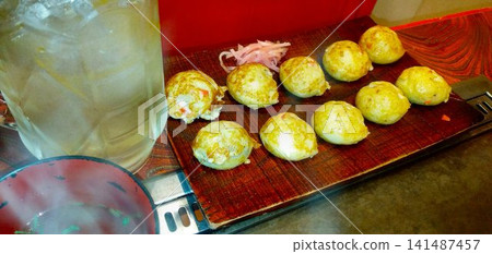 Enjoy Akashi-yaki with a flavorful broth... Enjoy Akashi-yaki with a flavorful broth... 141487457