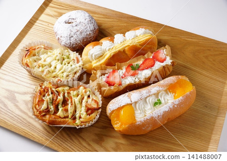 Fruit bread, savory bread 141488007