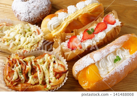 Fruit bread, savory bread 141488008