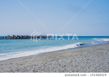從靜岡縣濱松市中田島沙丘眺望大海 從靜岡縣濱松市中田島沙丘眺望大海 141488424