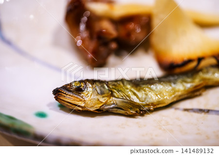 烤香魚的臉部特寫 141489132