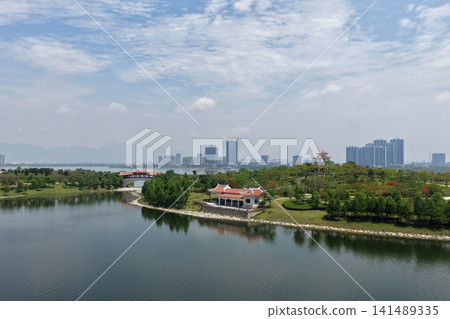 廈門湖畔的傳統中式園林亭閣 廈門湖畔的傳統中式園林亭閣 141489335