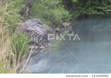 在雨季的暴雨中,溫泉水使湯之子湖的湖面泛起乳白色,顯得雄偉壯麗。 在雨季的暴雨中,溫泉水使湯之子湖的湖面泛起乳白色,顯得雄偉壯麗。 141489999