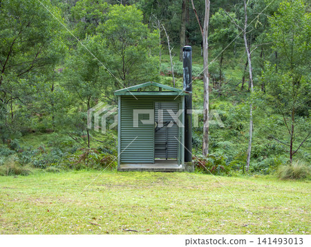 A small public toilet in a remote campground in the Blue Mountains 141493013