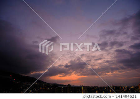The dawn of the city: From a high floor of an apartment building in Higashinada Ward, Kobe City 141494621