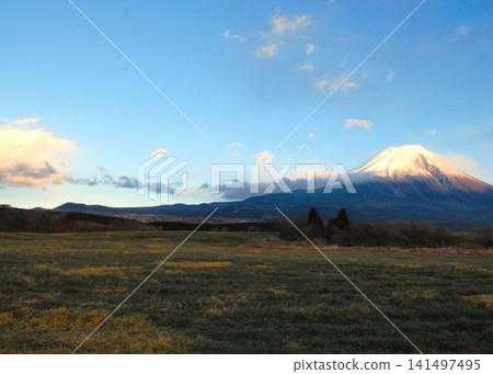 Shizuoka Prefecture, Asagiri Plateau, vast grasslands, and "Mount Fuji" Shizuoka Prefecture, Asagiri Plateau, vast grasslands, and "Mount Fuji" 141497495