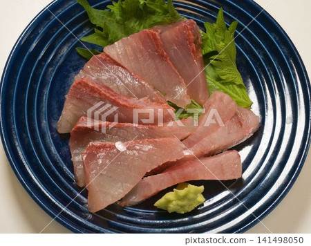Yellowtail sashimi, home-cooked meal prepared by my wife, dinner enjoyed at home, happy family, 2026/7/23 Yellowtail sashimi, home-cooked meal prepared by my wife, dinner enjoyed at home, happy family, 2026/7/23 141498050