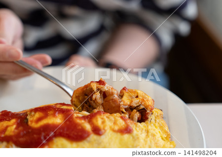 我要去吃美味的蛋包飯。 我要去吃美味的蛋包飯。 141498204