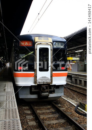 搭乘快速又有效率的「快速三重」Kiha 75系列列車前往伊勢神宮! 搭乘快速又有效率的「快速三重」Kiha 75系列列車前往伊勢神宮! 141498417