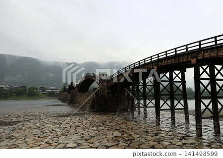 雨中的錦帶橋【山口縣岩國市】 雨中的錦帶橋【山口縣岩國市】 141498599