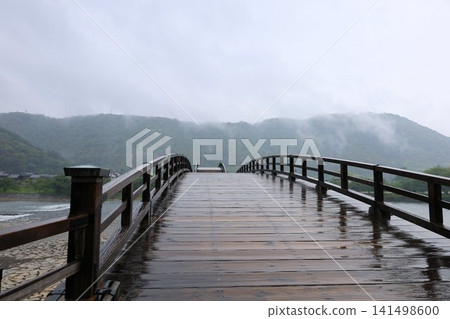 雨中的錦帶橋【山口縣岩國市】 雨中的錦帶橋【山口縣岩國市】 141498600