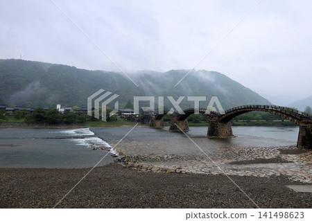 雨中的錦帶橋【山口縣岩國市】 雨中的錦帶橋【山口縣岩國市】 141498623