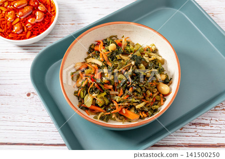 salted potherb mustard greens mixed with soybeans and carrot strips 141500250